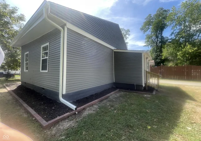 Photo 3 of Single family home for sale at 626 W Franklin St, Shelbyville, IN 46176 | MLS# 22124780 | Listing updated on 2026-09-26