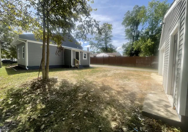 Photo 4 of Single family home for sale at 626 W Franklin St, Shelbyville, IN 46176 | MLS# 22124780 | Listing updated on 2026-09-26