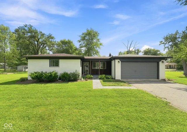 Photo 2 of Sale Pending at 102 Waterman Dr, Noblesville, IN 46060 | MLS# 22124830 | Listing updated on 2026-09-18