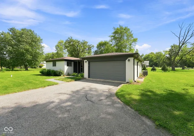 Photo 4 of Sale Pending at 102 Waterman Dr, Noblesville, IN 46060 | MLS# 22124830 | Listing updated on 2026-09-18