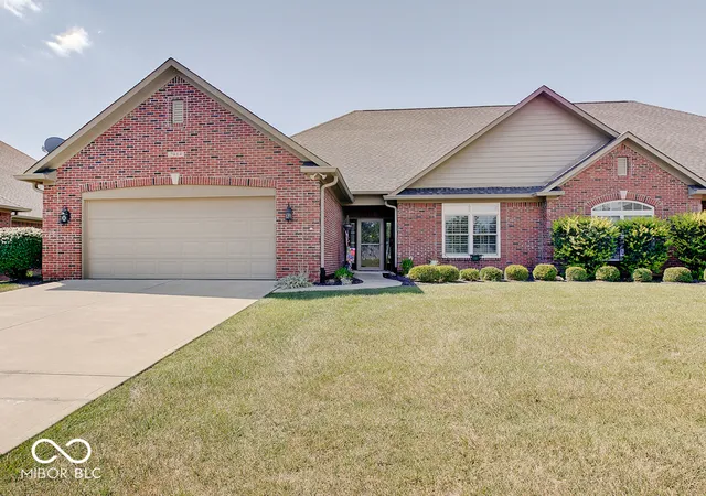 Single family home for sale at 2814 Stones Bay Dr, Greenwood, IN 46143 | MLS# 22124832 | Listing updated on 2026-09-10
