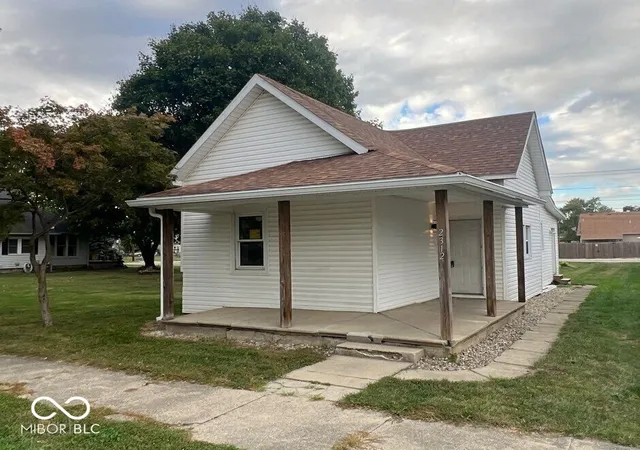 Photo 1 of Single family home for sale at 2312 S B St, Elwood, IN 46036 | MLS# 22124844 | Listing updated on 2026-09-29