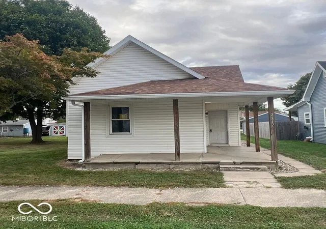 Photo 2 of Single family home for sale at 2312 S B St, Elwood, IN 46036 | MLS# 22124844 | Listing updated on 2026-09-29