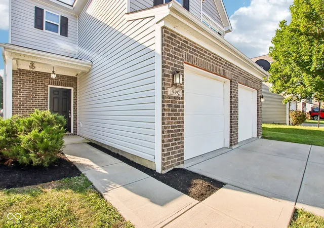 Photo 3 of Single family home for sale at 19492 Chip Shot Rd, Noblesville, IN 46062 | MLS# 22124859 | Listing updated on 2026-09-30