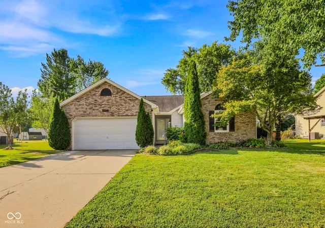 Photo 1 of Single family home for sale at 3525 Richland Dr, Columbus, IN 47203 | MLS# 22124872 | Listing updated on 2026-09-22