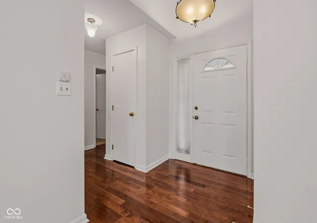 Photo 2 of Single family home for sale at 3525 Richland Dr, Columbus, IN 47203 | MLS# 22124872 | Listing updated on 2026-09-22