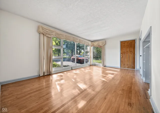 Photo 2 of Single family home for sale at 930 Eustis Dr, Indianapolis, IN 46229 | MLS# 22124874 | Listing updated on 2026-09-10