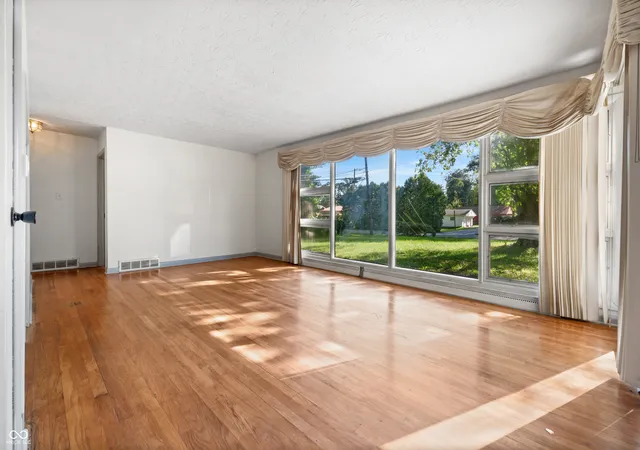 Photo 3 of Single family home for sale at 930 Eustis Dr, Indianapolis, IN 46229 | MLS# 22124874 | Listing updated on 2026-09-10