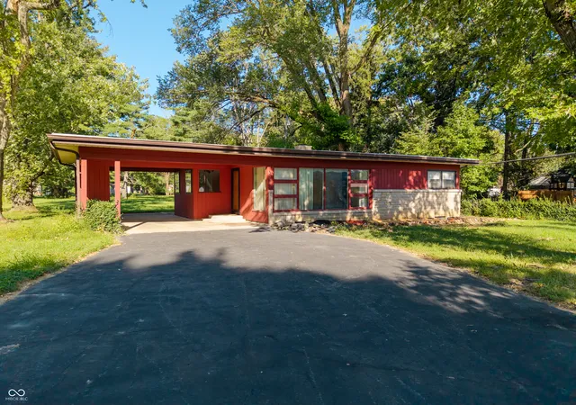 Photo 3 of Single family home for sale at 930 Eustis Dr, Indianapolis, IN 46229 | MLS# 22124874 | Listing updated on 2026-09-10