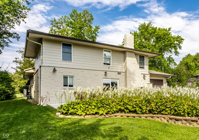 Photo 2 of Sale Pending at 5847 Gloucester Cir, Indianapolis, IN 46220 | MLS# 22124885 | Listing updated on 2026-09-14