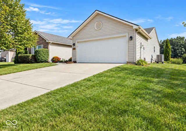 Photo 2 of Single family home for sale at 3020 Shadow Lake Dr, Indianapolis, IN 46217 | MLS# 22124888 | Listing updated on 2026-10-05