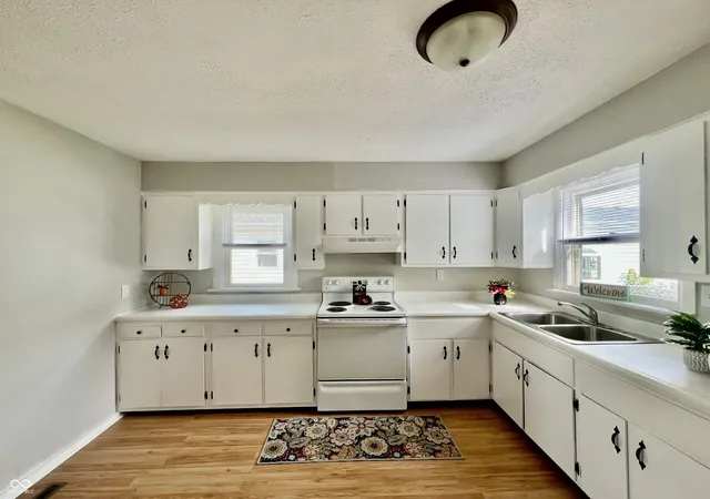 Photo 2 of Single family home for sale at 515 N Cherry, Columbus, IN 47201 | MLS# 22124892 | Listing updated on 2026-09-21