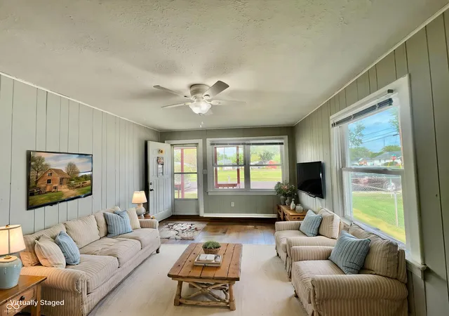 Photo 3 of Single family home for sale at 515 N Cherry, Columbus, IN 47201 | MLS# 22124892 | Listing updated on 2026-09-21
