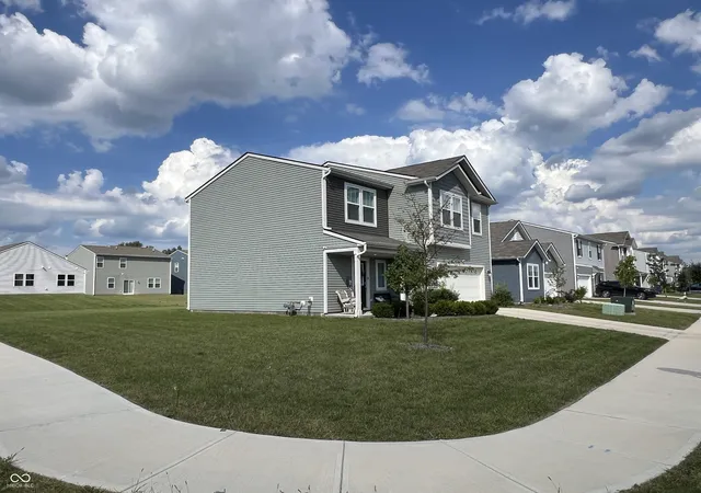 Photo 3 of Single family home for sale at 11606 Melnick Ln, Indianapolis, IN 46235 | MLS# 22124896 | Listing updated on 2026-09-12