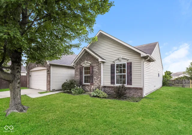 Photo 2 of Single family home for sale at 11620 Tucker Ct, Indianapolis, IN 46229 | MLS# 22124903 | Listing updated on 2026-09-30