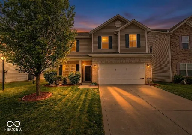 Photo 2 of Single family home for sale at 5859 Edelle Dr, Indianapolis, IN 46237 | MLS# 22124908 | Listing updated on 2026-09-10