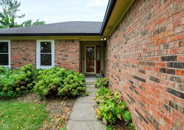 Photo 1 of Single family home for sale at 9562 Falkirk Dr, Indianapolis, IN 46256 | MLS# 22124941 | Listing updated on 2026-10-13
