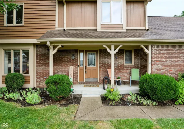 Photo 2 of Sale Pending at 11452 Geist Woods Dr, Indianapolis, IN 46236 | MLS# 22124977 | Listing updated on 2026-09-23
