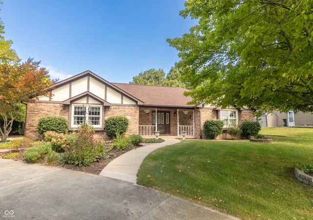 Photo 1 of Single family home for sale at 2460 E Hickory Blvd, Greenfield, IN 46140 | MLS# 22124986 | Listing updated on 2026-10-05