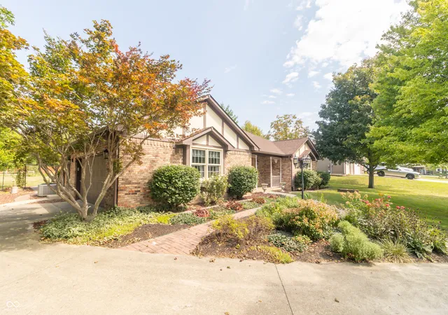 Photo 2 of Single family home for sale at 2460 E Hickory Blvd, Greenfield, IN 46140 | MLS# 22124986 | Listing updated on 2026-10-05