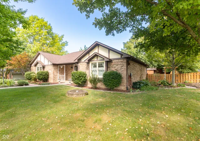 Photo 4 of Single family home for sale at 2460 E Hickory Blvd, Greenfield, IN 46140 | MLS# 22124986 | Listing updated on 2026-10-05