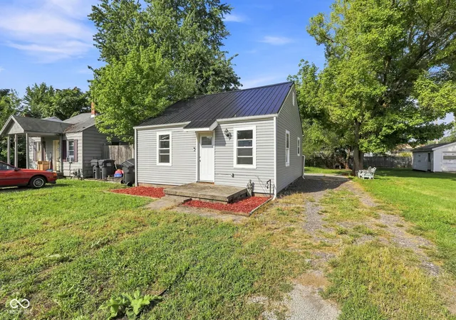 Photo 2 of Single family home for sale at 3813 Saint Charles St, Anderson, IN 46013 | MLS# 22124990 | Listing updated on 2026-09-10