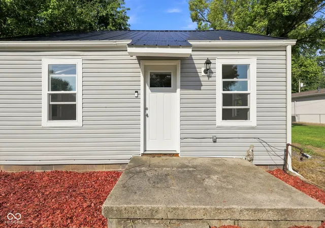 Photo 3 of Single family home for sale at 3813 Saint Charles St, Anderson, IN 46013 | MLS# 22124990 | Listing updated on 2026-09-10