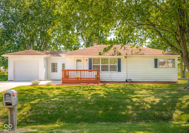 Photo 1 of Sale Pending at 2874 S Oakland Dr, Shelbyville, IN 46176 | MLS# 22125000 | Listing updated on 2026-09-29