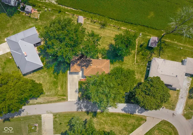 Photo 4 of Sale Pending at 2874 S Oakland Dr, Shelbyville, IN 46176 | MLS# 22125000 | Listing updated on 2026-09-29