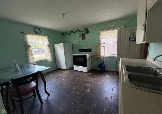 Photo 3 of Sale Pending at 2177 Gent St, Indianapolis, IN 46202 | MLS# 22125005 | Listing updated on 2026-10-14