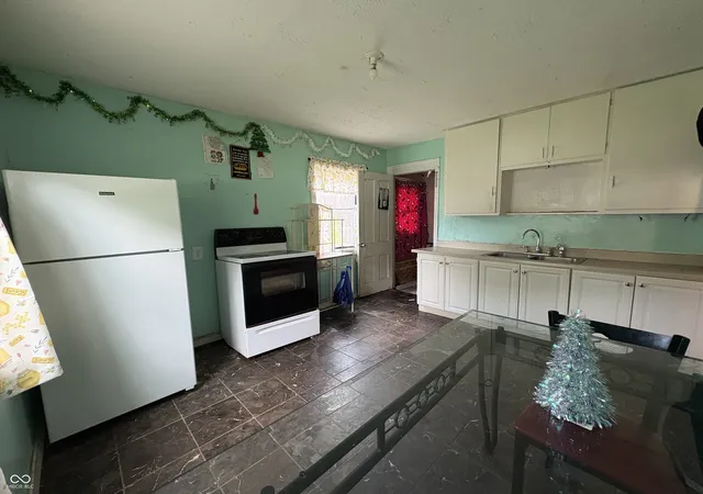 Photo 4 of Sale Pending at 2177 Gent St, Indianapolis, IN 46202 | MLS# 22125005 | Listing updated on 2026-10-14