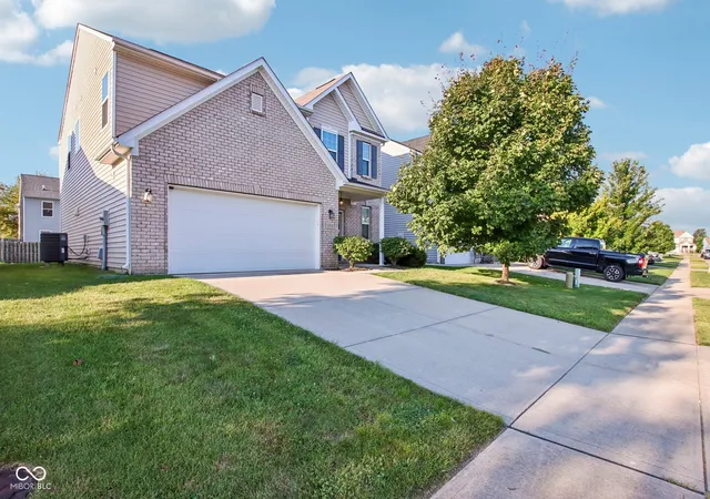 Photo 3 of Single family home for sale at 5779 Blue Sky Dr, Whitestown, IN 46075 | MLS# 22125038 | Listing updated on 2026-10-05