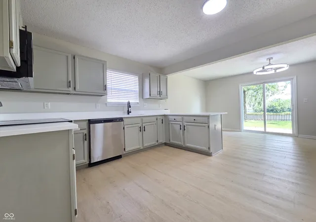Photo 3 of Single family home for sale at 243 Lakemoore St, Brownsburg, IN 46112 | MLS# 22125040 | Listing updated on 2026-09-15
