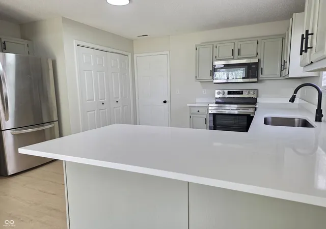 Photo 3 of Single family home for sale at 243 Lakemoore St, Brownsburg, IN 46112 | MLS# 22125040 | Listing updated on 2026-09-15