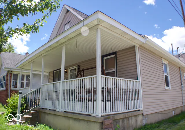 Photo 3 of Sale Pending at 508 N Columbia St, Frankfort, IN 46041 | MLS# 22125056 | Listing updated on 2026-09-18