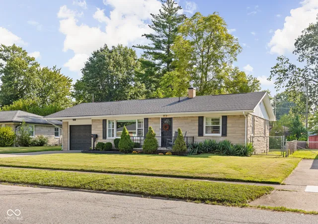 Photo 2 of Sale Pending at 333 Brookside Ln, Plainfield, IN 46168 | MLS# 22125068 | Listing updated on 2026-09-14