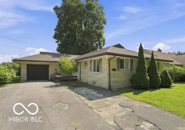 Single family home for sale at 912 N Warwick Dr, Muncie, IN 47304 | MLS# 22125074