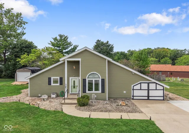 Photo 1 of Single family home for sale at 905 N Hamilton Dr, Greensburg, IN 47240 | MLS# 22125083 | Listing updated on 2026-09-24