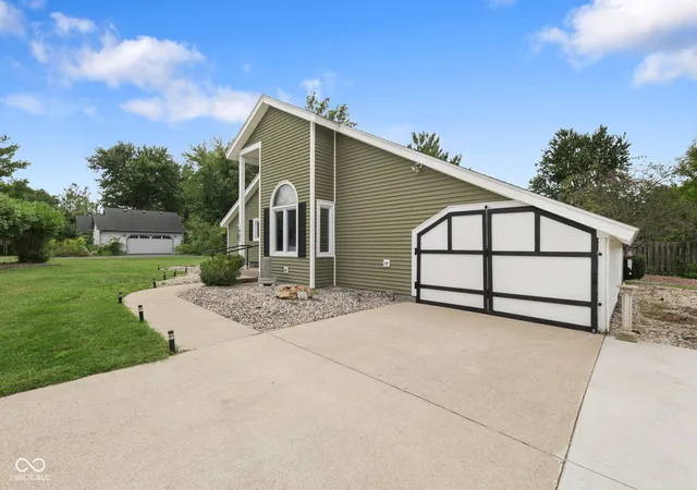 Photo 2 of Single family home for sale at 905 N Hamilton Dr, Greensburg, IN 47240 | MLS# 22125083 | Listing updated on 2026-09-24
