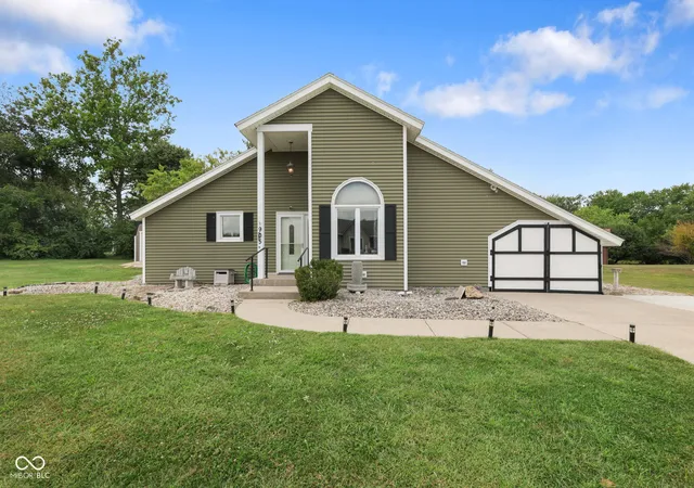 Photo 3 of Single family home for sale at 905 N Hamilton Dr, Greensburg, IN 47240 | MLS# 22125083 | Listing updated on 2026-09-24