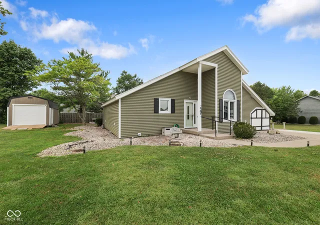 Photo 3 of Single family home for sale at 905 N Hamilton Dr, Greensburg, IN 47240 | MLS# 22125083 | Listing updated on 2026-09-24