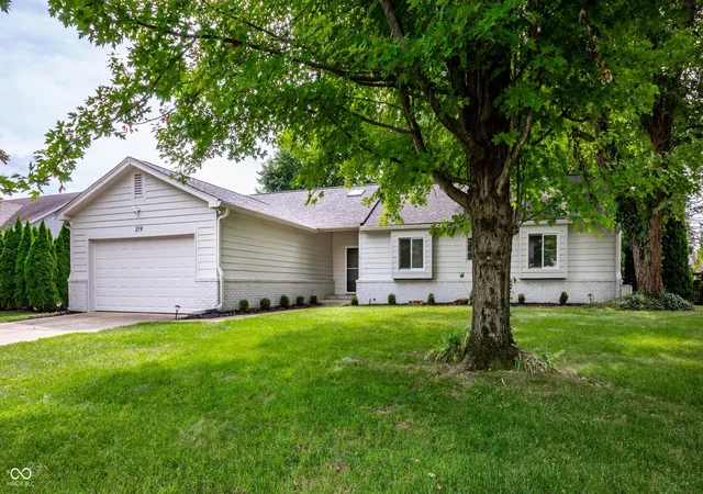 Photo 1 of Single family home for sale at 219 Andover Ln, Noblesville, IN 46060 | MLS# 22125107 | Listing updated on 2026-09-10
