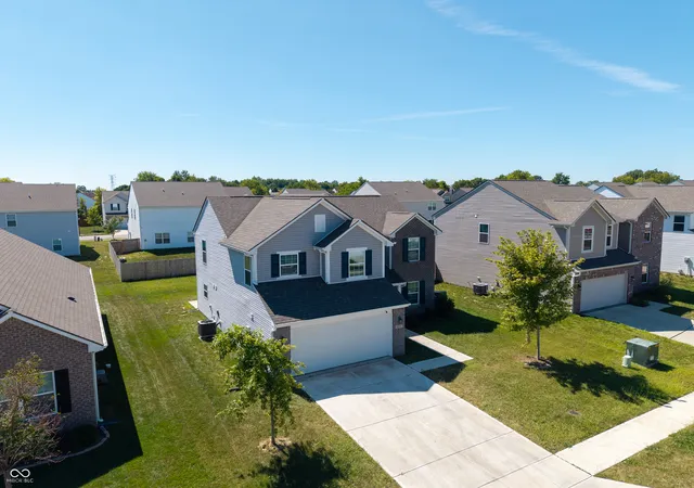 Photo 3 of Single family home for sale at 10147 Falls Cyn Ln, Indianapolis, IN 46229 | MLS# 22125156 | Listing updated on 2026-09-22
