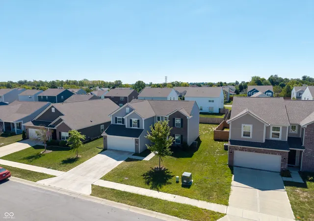 Photo 4 of Single family home for sale at 10147 Falls Cyn Ln, Indianapolis, IN 46229 | MLS# 22125156 | Listing updated on 2026-09-22