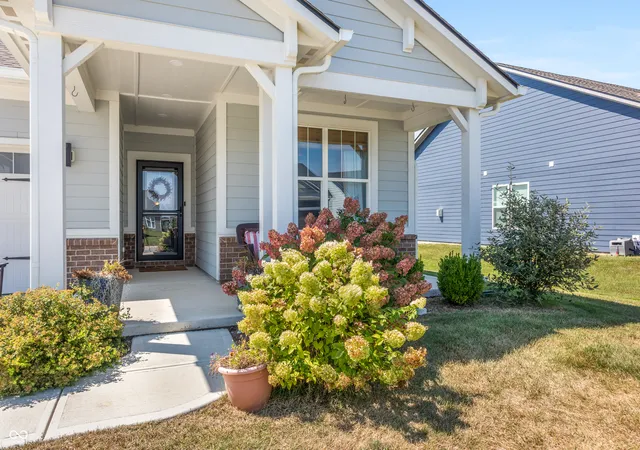Photo 3 of Single family home for sale at 7412 Harbor Town Dr, Whitestown, IN 46075 | MLS# 22125189 | Listing updated on 2026-10-08