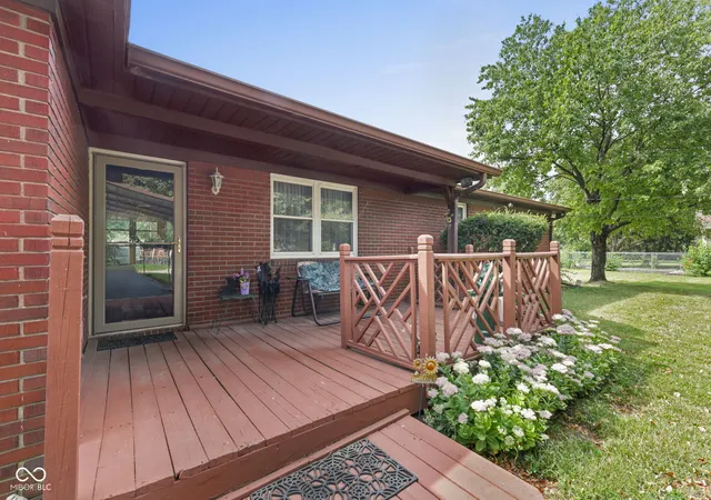 Photo 3 of Sale Pending at 917 W Hanna Ave, Indianapolis, IN 46217 | MLS# 22125199 | Listing updated on 2026-09-23