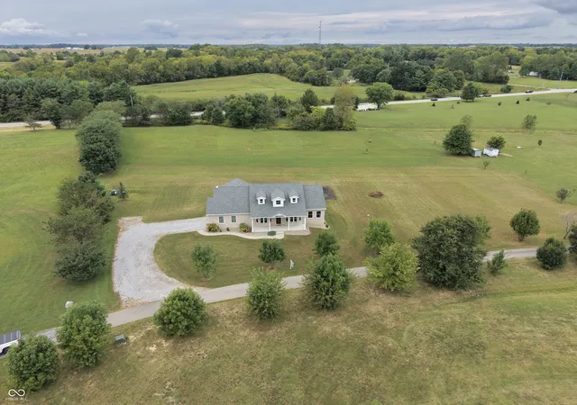 Photo 2 of Single family home for sale at 2875 W 100 South, Franklin, IN 46131 | MLS# 22125233 | Listing updated on 2026-09-24