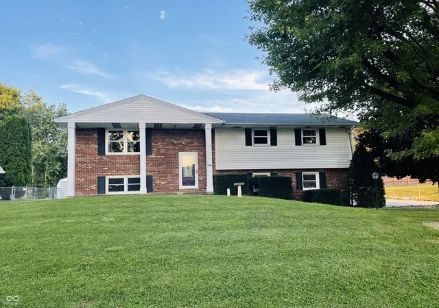 Photo 1 of Single family home for sale at 2334 Malibu Ct, Anderson, IN 46012 | MLS# 22125262 | Listing updated on 2026-09-12