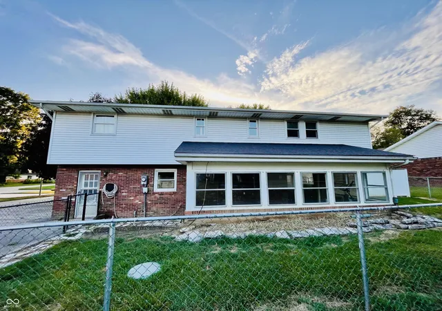 Photo 2 of Single family home for sale at 2334 Malibu Ct, Anderson, IN 46012 | MLS# 22125262 | Listing updated on 2026-09-12
