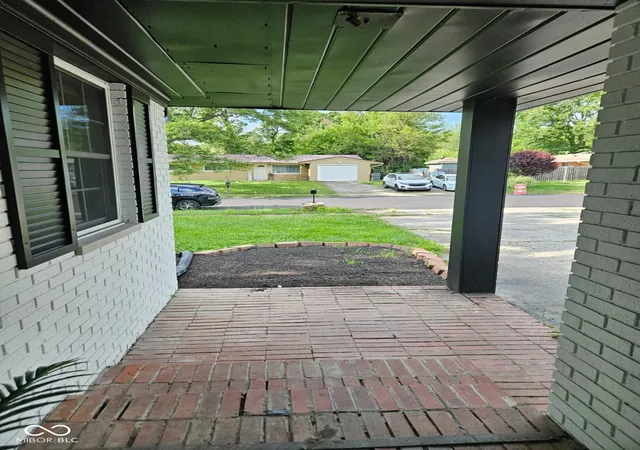 Photo 3 of Sale Pending at 1641 Horizon Ln, Indianapolis, IN 46260 | MLS# 22125264 | Listing updated on 2026-09-15